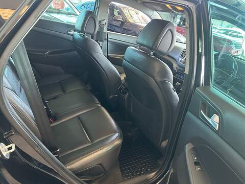 Hyundai TUCSON 1.7 CRDi Blue Drive Premium SUV 5dr Diesel DCT Euro 6 (s/s) (141 ps) - U10928
