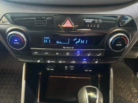 Hyundai TUCSON 1.7 CRDi Blue Drive Premium SUV 5dr Diesel DCT Euro 6 (s/s) (141 ps) - U10928