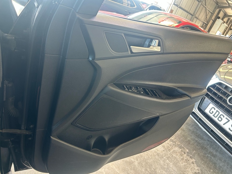 Hyundai TUCSON 1.7 CRDi Blue Drive Premium SUV 5dr Diesel DCT Euro 6 (s/s) (141 ps) - U10928