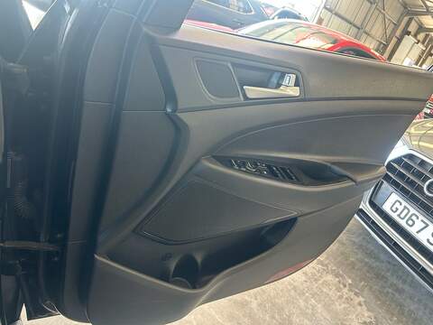 Hyundai TUCSON 1.7 CRDi Blue Drive Premium SUV 5dr Diesel DCT Euro 6 (s/s) (141 ps) - U10928
