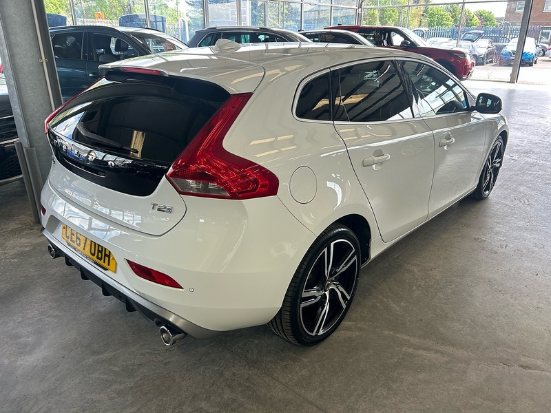 Volvo V40 2.0 T2 R-Design Pro Hatchback 5dr Petrol Manual Euro 6 (s/s) (122 ps) - U10939