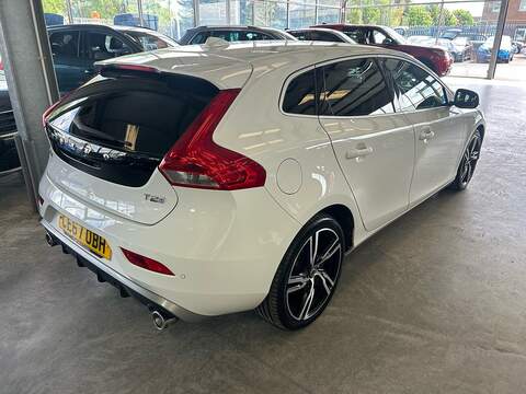 Volvo V40 2.0 T2 R-Design Pro Hatchback 5dr Petrol Manual Euro 6 (s/s) (122 ps) - U10939