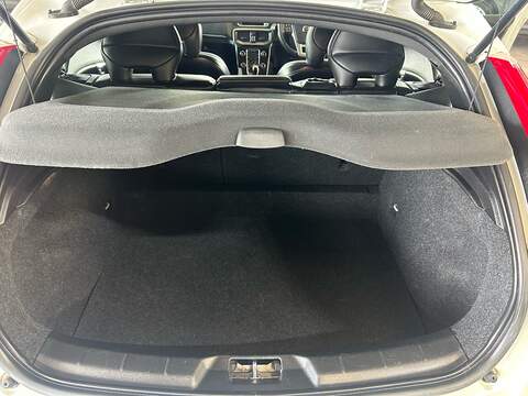 Volvo V40 2.0 T2 R-Design Pro Hatchback 5dr Petrol Manual Euro 6 (s/s) (122 ps) - U10939