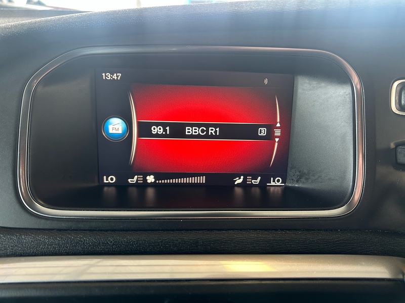 Volvo V40 2.0 T2 R-Design Pro Hatchback 5dr Petrol Manual Euro 6 (s/s) (122 ps) - U10939