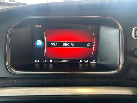 Volvo V40 2.0 T2 R-Design Pro Hatchback 5dr Petrol Manual Euro 6 (s/s) (122 ps) - U10939