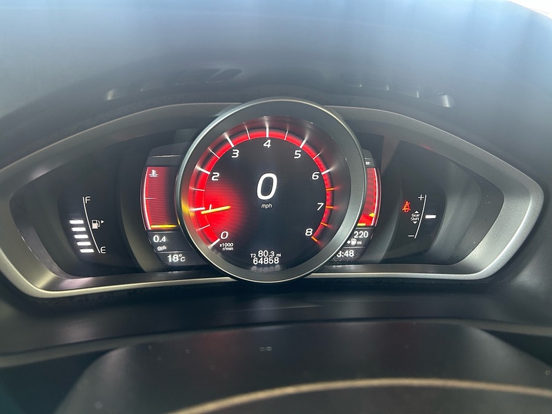 Volvo V40 2.0 T2 R-Design Pro Hatchback 5dr Petrol Manual Euro 6 (s/s) (122 ps) - U10939
