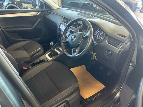 Skoda Octavia 2.0 TDI SE Technology Estate 5dr Diesel Manual Euro 6 (s/s) (150 ps) - U10947
