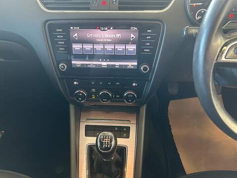 Skoda Octavia 2.0 TDI SE Technology Estate 5dr Diesel Manual Euro 6 (s/s) (150 ps) - U10947