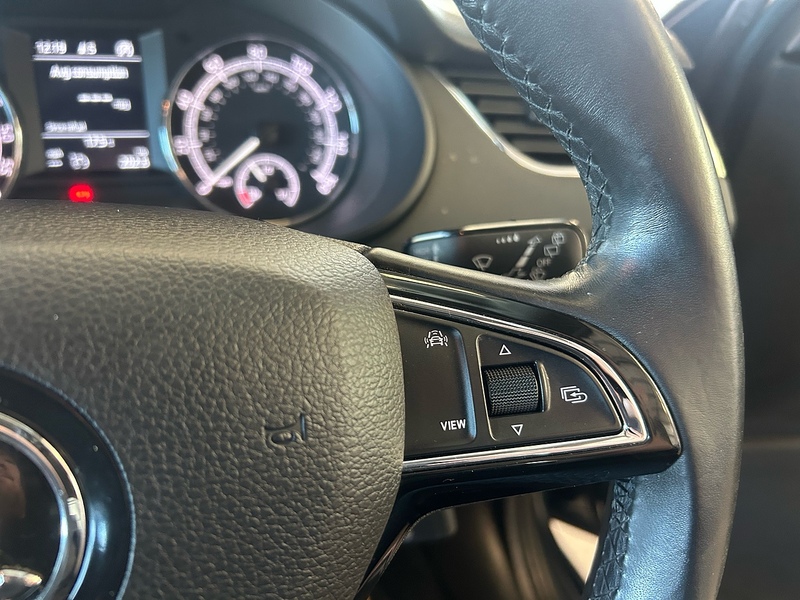 Skoda Octavia 2.0 TDI SE Technology Estate 5dr Diesel Manual Euro 6 (s/s) (150 ps) - U10947
