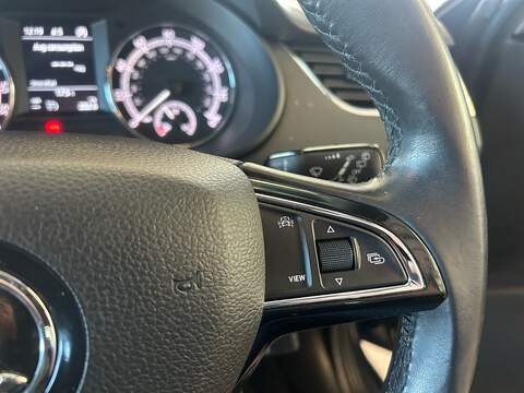 Skoda Octavia 2.0 TDI SE Technology Estate 5dr Diesel Manual Euro 6 (s/s) (150 ps) - U10947