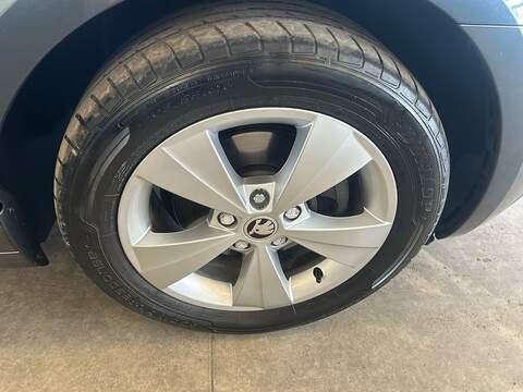 Skoda Octavia 2.0 TDI SE Technology Estate 5dr Diesel Manual Euro 6 (s/s) (150 ps) - U10947