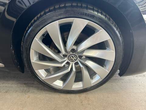 Volkswagen Arteon 2.0 TSI R-Line Fastback 5dr Petrol DSG 4Motion Euro 6 (s/s) (280 ps) - U10951