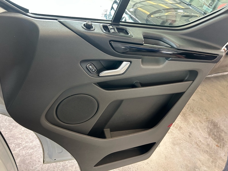 Ford Transit Custom 2.0 300 EcoBlue Limited Panel Van 5dr Diesel Manual L2 H1 Euro 6 (s/s) (130 ps) - U10953