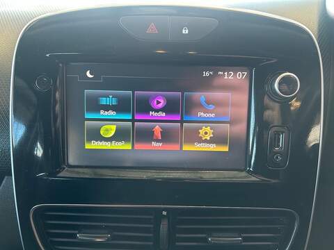 Renault Clio 0.9 TCe Dynamique Nav Hatchback 5dr Petrol Manual Euro 6 (s/s) (90 ps) - U10964