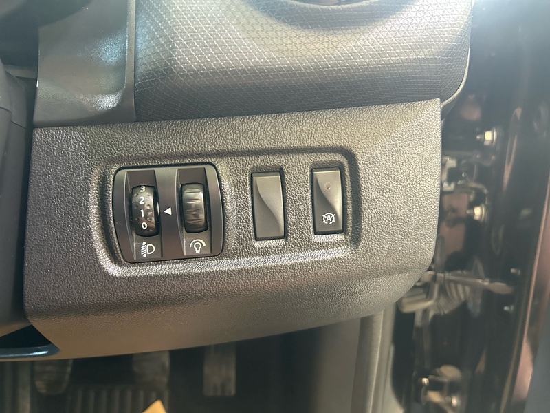 Renault Clio 0.9 TCe Dynamique Nav Hatchback 5dr Petrol Manual Euro 6 (s/s) (90 ps) - U10964
