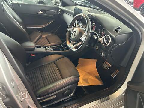 Mercedes-Benz A Class 2.1 A200d AMG Line Hatchback 5dr Diesel 7G-DCT Euro 6 (s/s) (136 ps) - U10973
