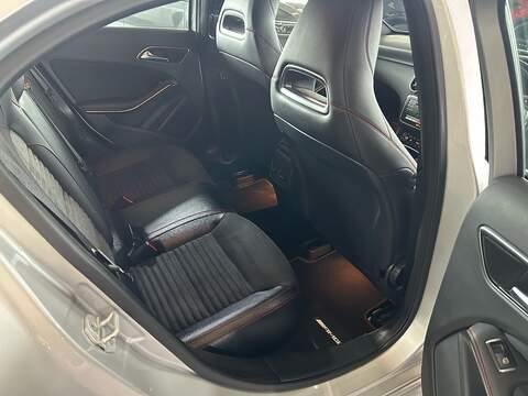Mercedes-Benz A Class 2.1 A200d AMG Line Hatchback 5dr Diesel 7G-DCT Euro 6 (s/s) (136 ps) - U10973