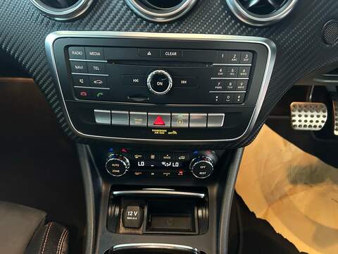 Mercedes-Benz A Class 2.1 A200d AMG Line Hatchback 5dr Diesel 7G-DCT Euro 6 (s/s) (136 ps) - U10973
