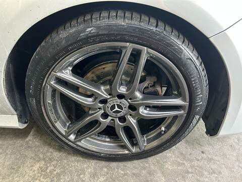 Mercedes-Benz A Class 2.1 A200d AMG Line Hatchback 5dr Diesel 7G-DCT Euro 6 (s/s) (136 ps) - U10973