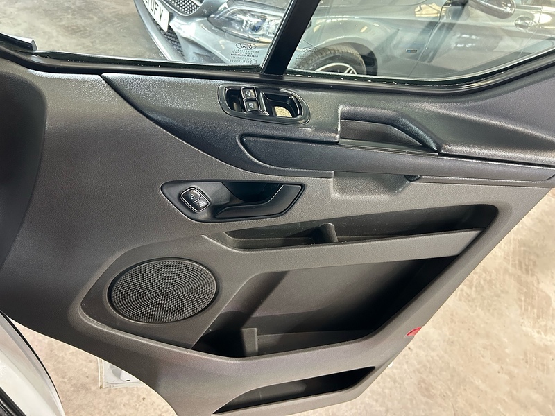Ford Transit Custom 320 EcoBlue Leader - U10974