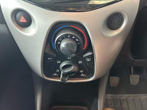 Peugeot 108 Active - U10985