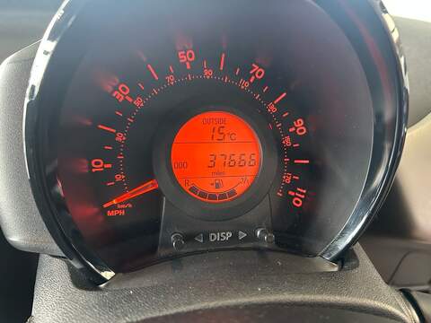 Peugeot 108 Active - U10985