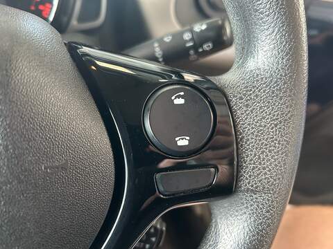 Peugeot 108 Active - U10985