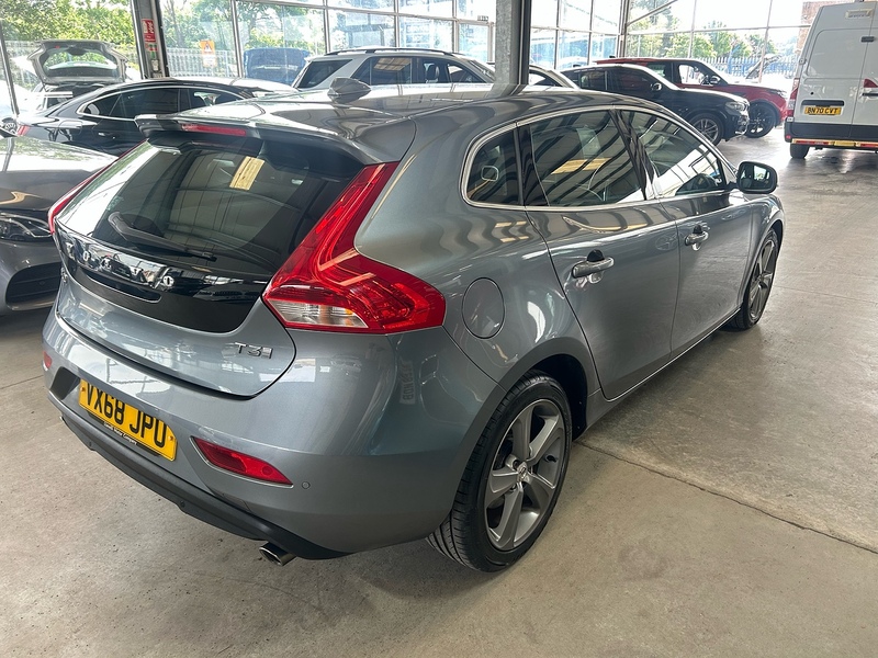 Volvo V40 2.0 T3 GPF Inscription Hatchback 5dr Petrol Manual Euro 6 (s/s) (152 ps) - U11005