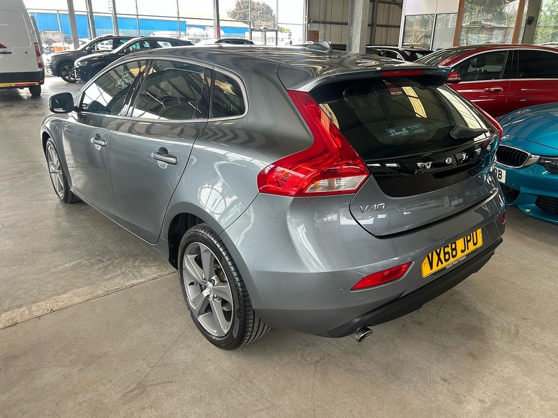 Volvo V40 2.0 T3 GPF Inscription Hatchback 5dr Petrol Manual Euro 6 (s/s) (152 ps) - U11005