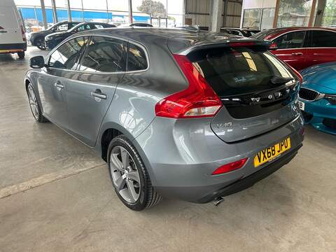 Volvo V40 2.0 T3 GPF Inscription Hatchback 5dr Petrol Manual Euro 6 (s/s) (152 ps) - U11005