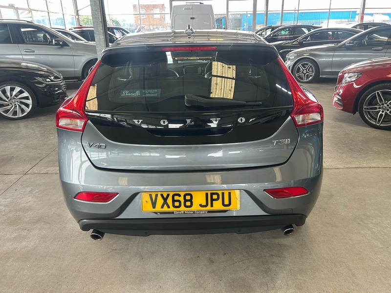 Volvo V40 2.0 T3 GPF Inscription Hatchback 5dr Petrol Manual Euro 6 (s/s) (152 ps) - U11005