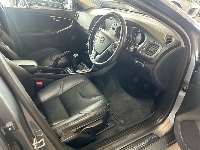 Volvo V40 2.0 T3 GPF Inscription Hatchback 5dr Petrol Manual Euro 6 (s/s) (152 ps) - U11005