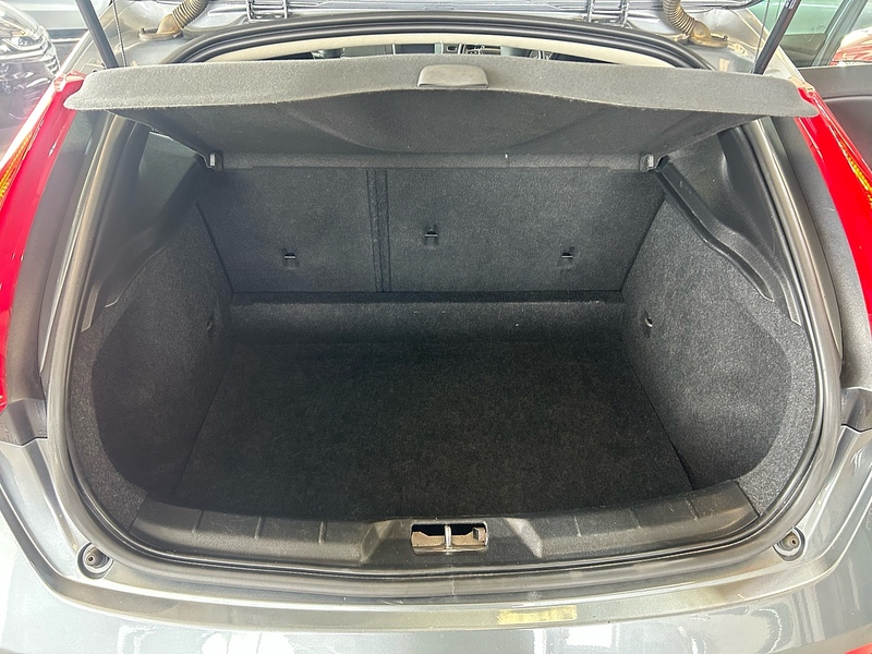 Volvo V40 2.0 T3 GPF Inscription Hatchback 5dr Petrol Manual Euro 6 (s/s) (152 ps) - U11005