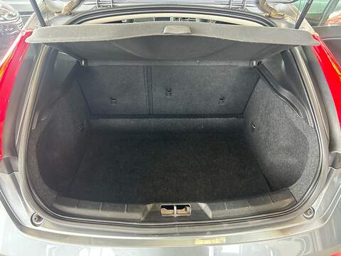 Volvo V40 2.0 T3 GPF Inscription Hatchback 5dr Petrol Manual Euro 6 (s/s) (152 ps) - U11005