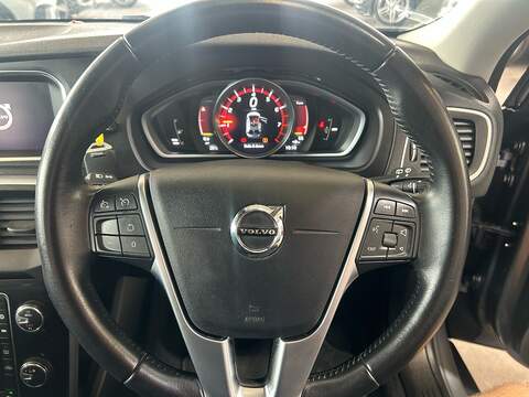 Volvo V40 2.0 T3 GPF Inscription Hatchback 5dr Petrol Manual Euro 6 (s/s) (152 ps) - U11005