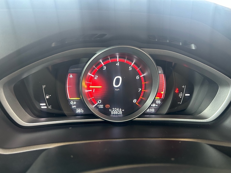 Volvo V40 2.0 T3 GPF Inscription Hatchback 5dr Petrol Manual Euro 6 (s/s) (152 ps) - U11005