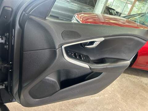 Volvo V40 2.0 T3 GPF Inscription Hatchback 5dr Petrol Manual Euro 6 (s/s) (152 ps) - U11005