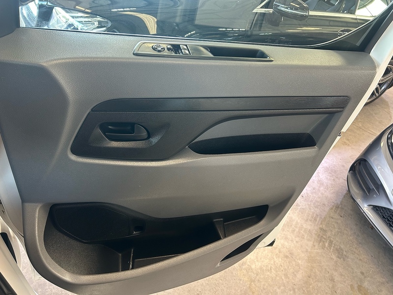 Peugeot Expert BlueHDi 1000 Professional - U11026