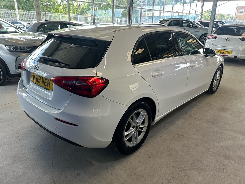 Mercedes-Benz A Class 1.5 A180d SE Hatchback 5dr Diesel 7G-DCT Euro 6 (s/s) (116 ps) - U11038