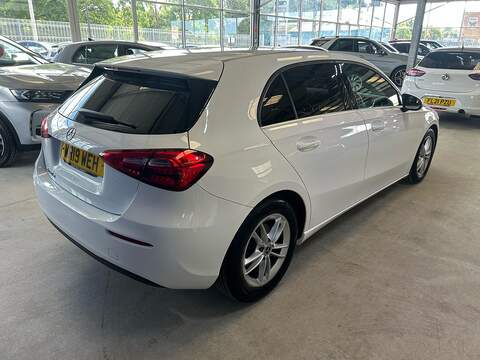 Mercedes-Benz A Class 1.5 A180d SE Hatchback 5dr Diesel 7G-DCT Euro 6 (s/s) (116 ps) - U11038