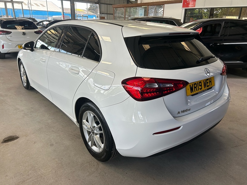 Mercedes-Benz A Class 1.5 A180d SE Hatchback 5dr Diesel 7G-DCT Euro 6 (s/s) (116 ps) - U11038