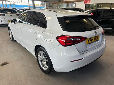 Mercedes-Benz A Class 1.5 A180d SE Hatchback 5dr Diesel 7G-DCT Euro 6 (s/s) (116 ps) - U11038