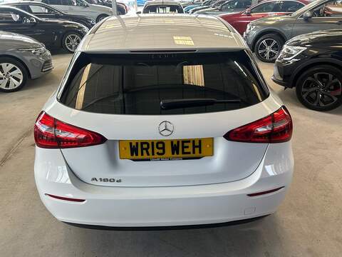 Mercedes-Benz A Class 1.5 A180d SE Hatchback 5dr Diesel 7G-DCT Euro 6 (s/s) (116 ps) - U11038