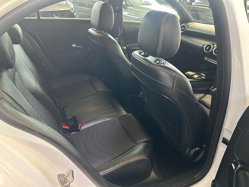 Mercedes-Benz A Class 1.5 A180d SE Hatchback 5dr Diesel 7G-DCT Euro 6 (s/s) (116 ps) - U11038