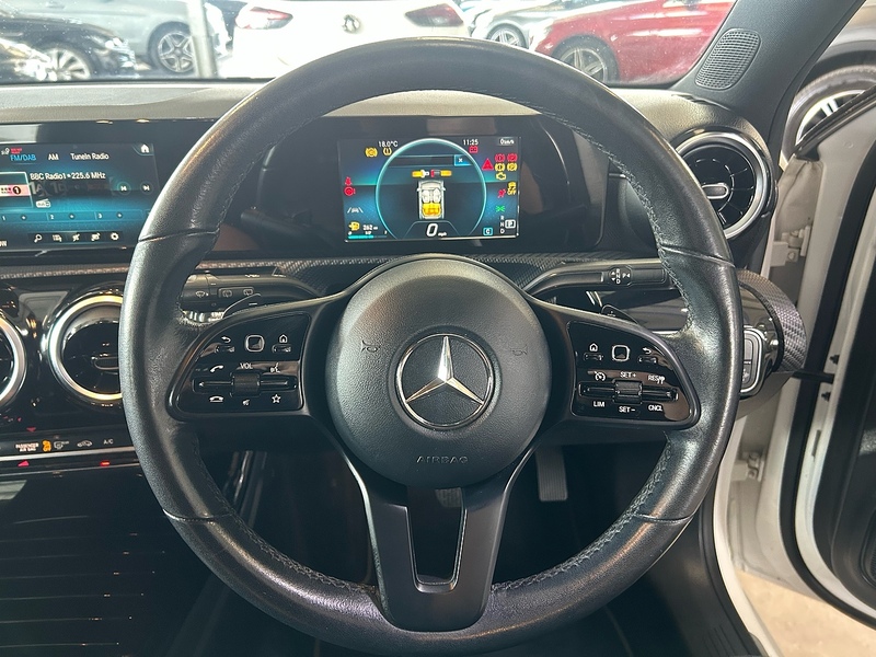 Mercedes-Benz A Class 1.5 A180d SE Hatchback 5dr Diesel 7G-DCT Euro 6 (s/s) (116 ps) - U11038