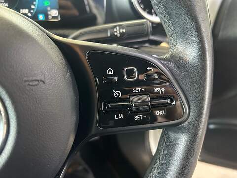 Mercedes-Benz A Class 1.5 A180d SE Hatchback 5dr Diesel 7G-DCT Euro 6 (s/s) (116 ps) - U11038