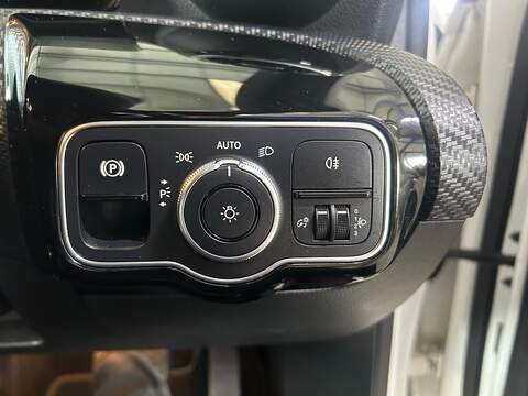 Mercedes-Benz A Class 1.5 A180d SE Hatchback 5dr Diesel 7G-DCT Euro 6 (s/s) (116 ps) - U11038