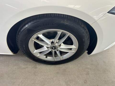 Mercedes-Benz A Class 1.5 A180d SE Hatchback 5dr Diesel 7G-DCT Euro 6 (s/s) (116 ps) - U11038