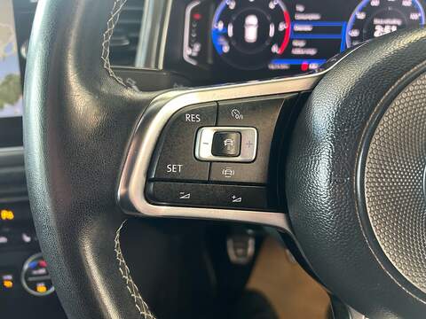 Volkswagen T-Roc TDI R-Line - U11047