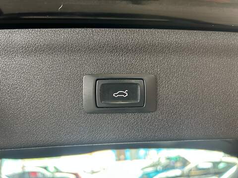 Audi Q3 TFSI CoD S line Edition - U11051